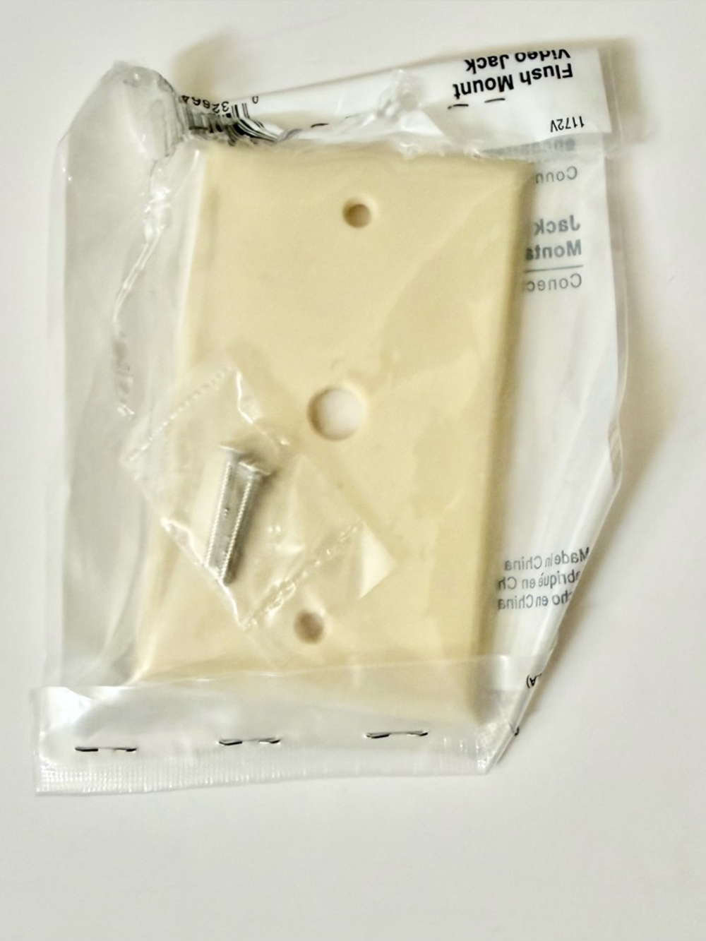 Ivory Single-Port Wall Plate with Screws